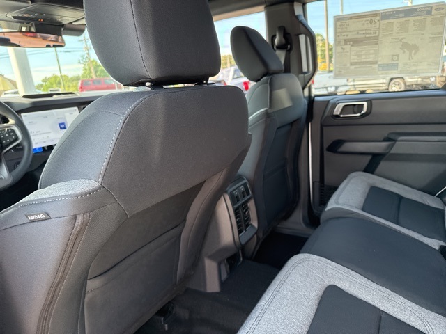 2025 Ford Bronco Base photo 22
