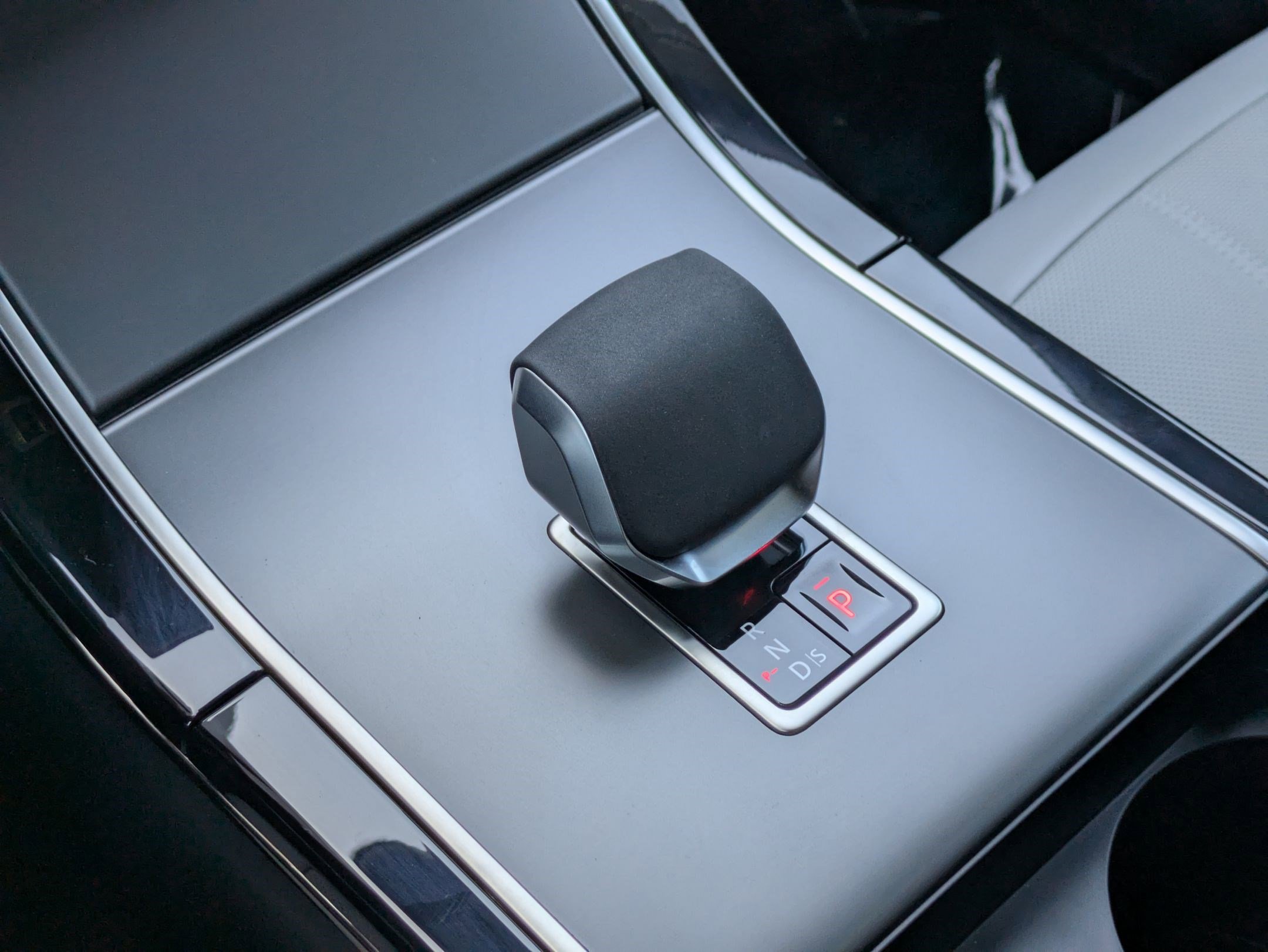 2026 Land Rover Range Rover Evoque S photo 14