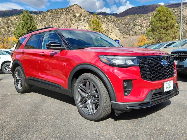 2025 Ford Explorer ST's photo