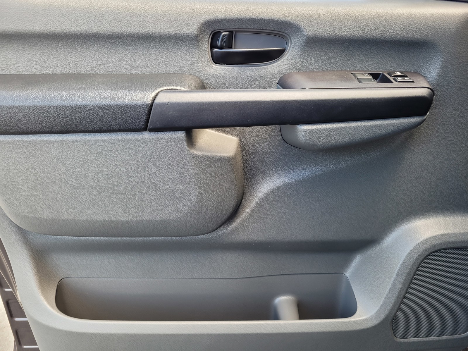 2016 Nissan NV3500 photo 16