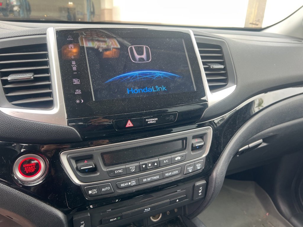 2018 Honda Pilot Touring photo 2