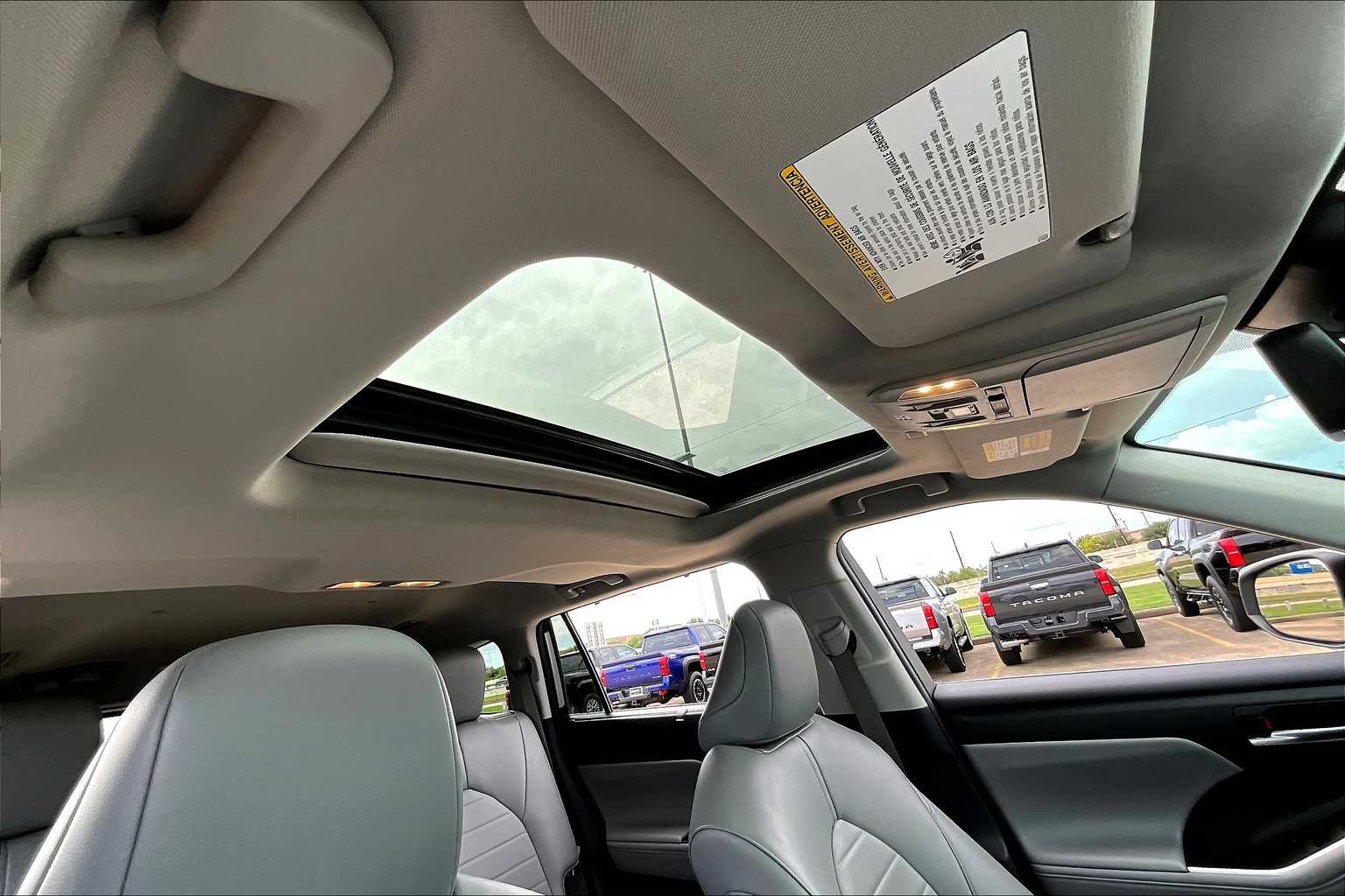 2022 Toyota Highlander Hybrid XLE photo 11