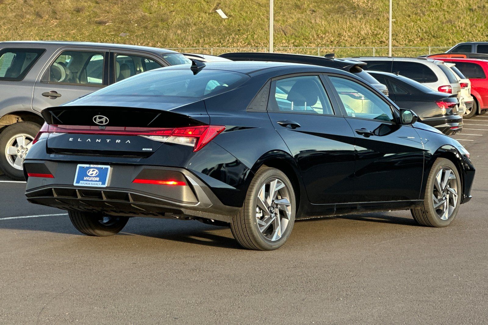 2025 Hyundai Elantra Hybrid SEL Sport photo 3