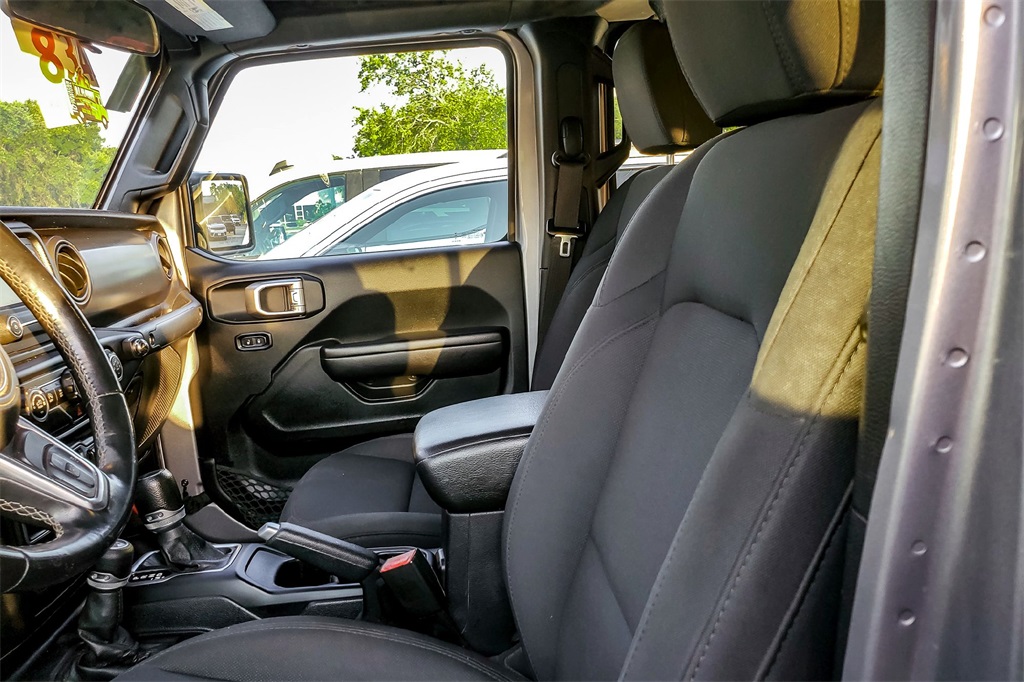 2020 Jeep Gladiator Sport photo 3