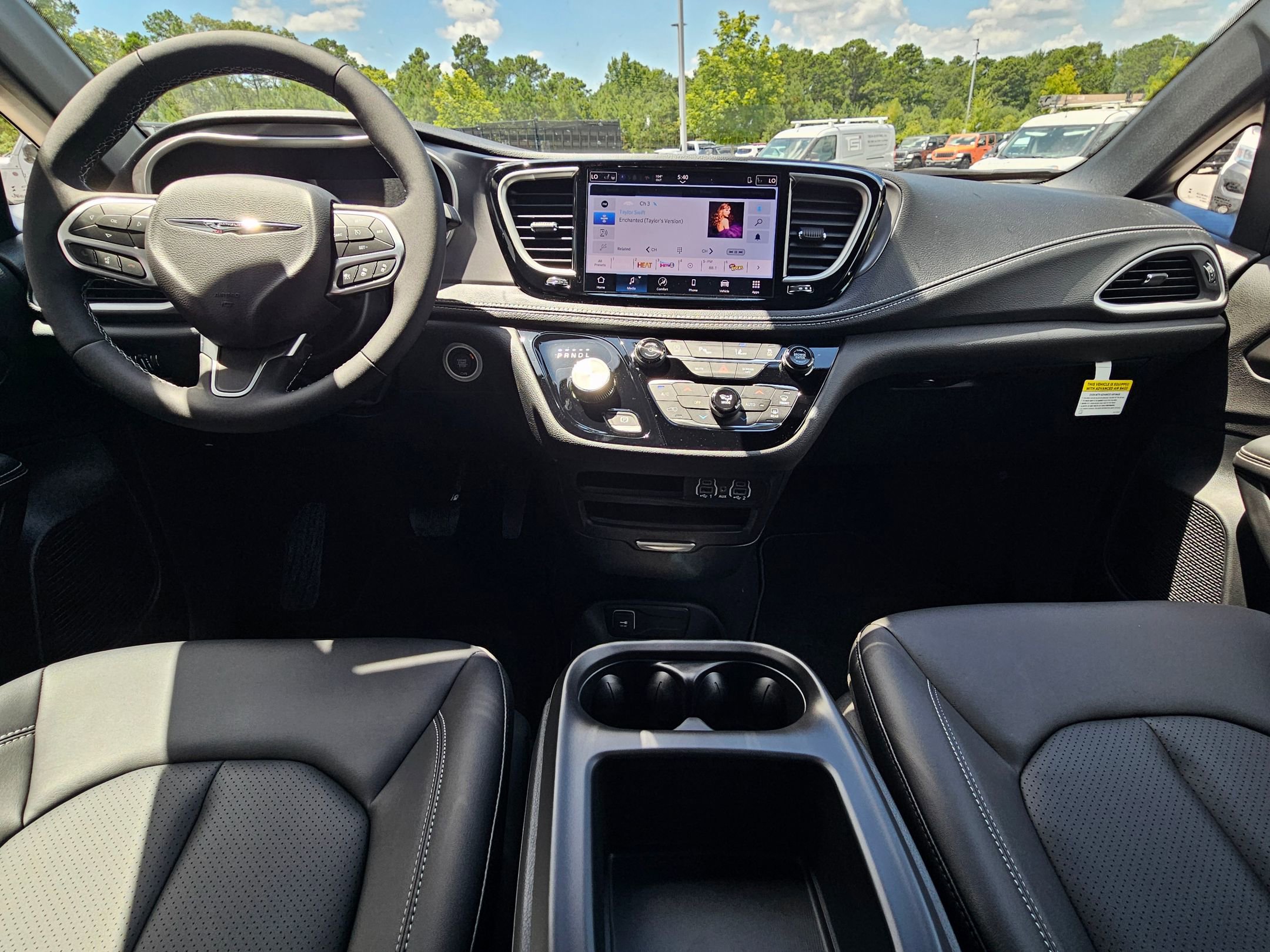 2025 Chrysler Pacifica photo 9