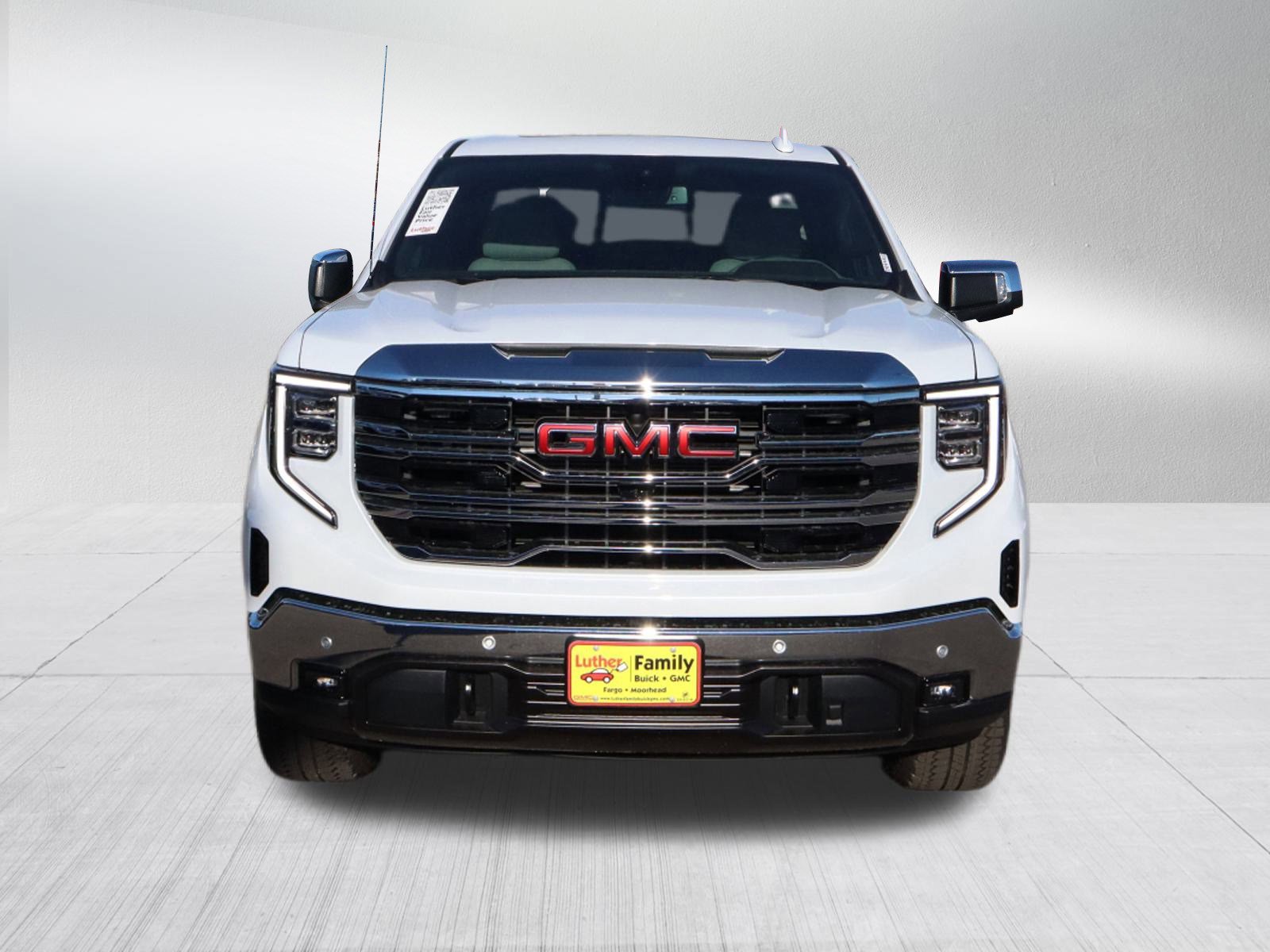 2026 Gmc Sierra SLT photo 2