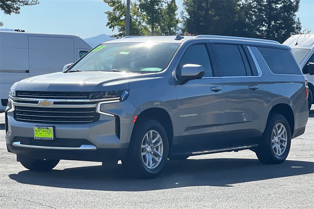 2023 Chevrolet Suburban LT photo 13