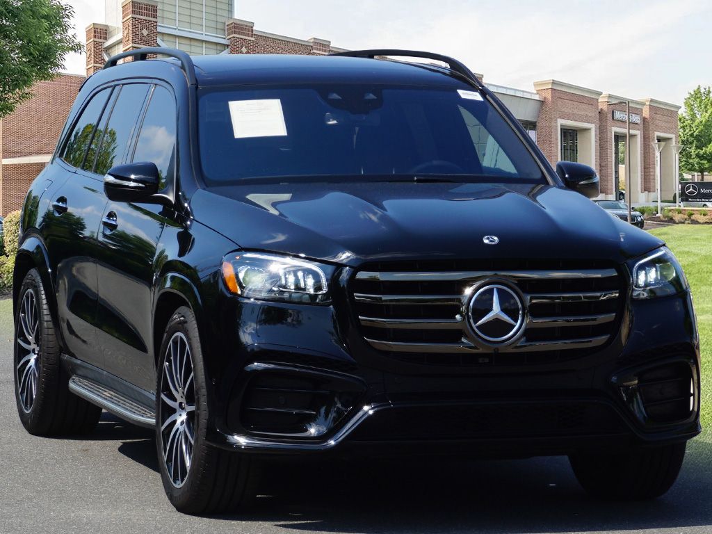 2025 Mercedes Benz GLS 580 4MATIC photo 3