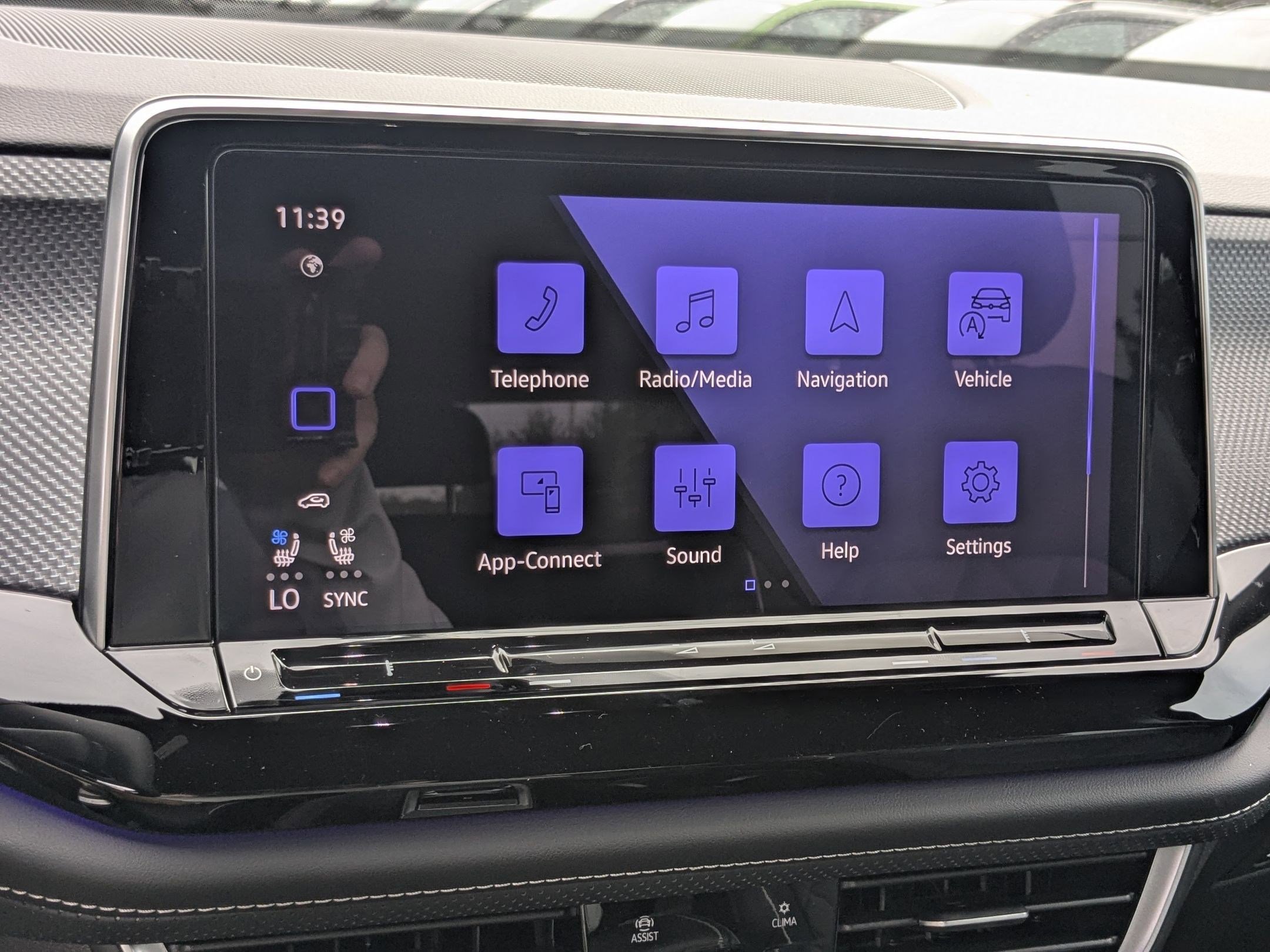 2026 Volkswagen Atlas Cross Sport SEL Premium R-Line photo 4