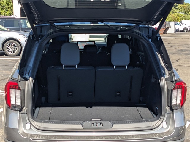 2025 Ford Explorer ST-Line photo 28