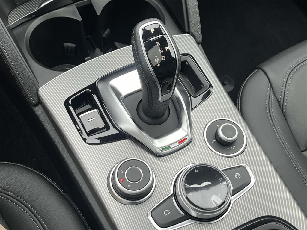 2025 Alfa Romeo Stelvio Sprint Base photo 5