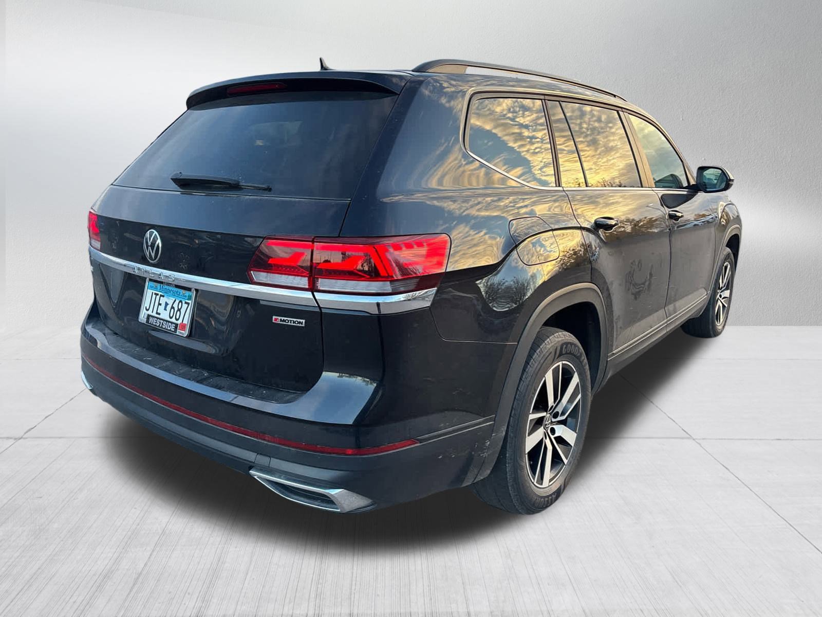 2022 Volkswagen Atlas SE photo 2