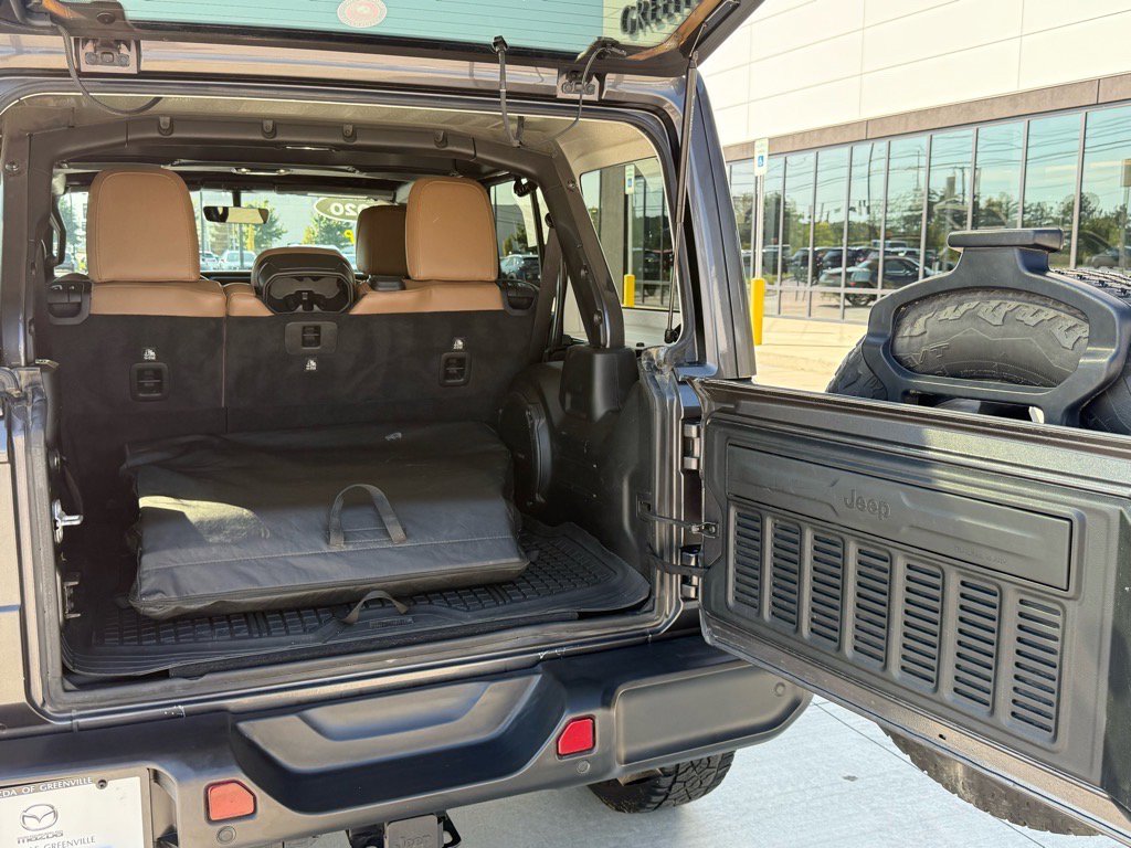 2020 Jeep Wrangler Unlimited Sahara photo 16