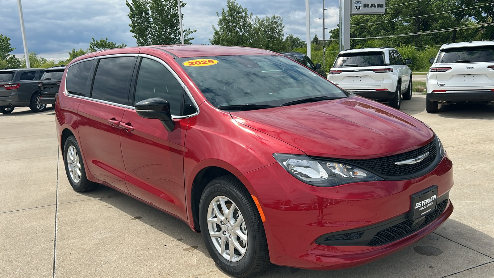 2025 Chrysler Voyager