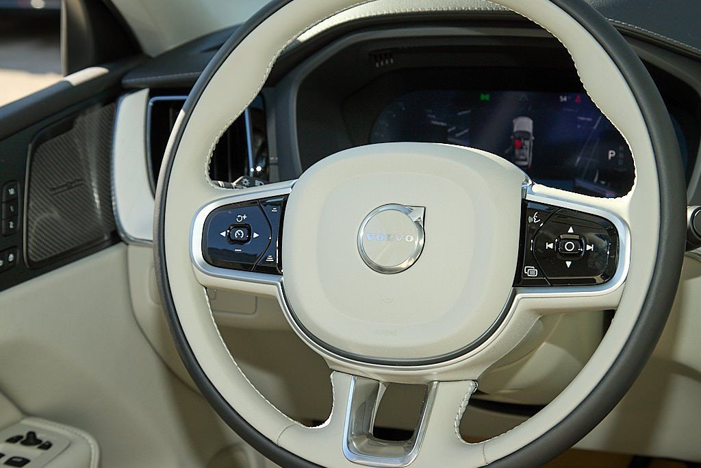 2026 VOLVO XC60 - Image 25