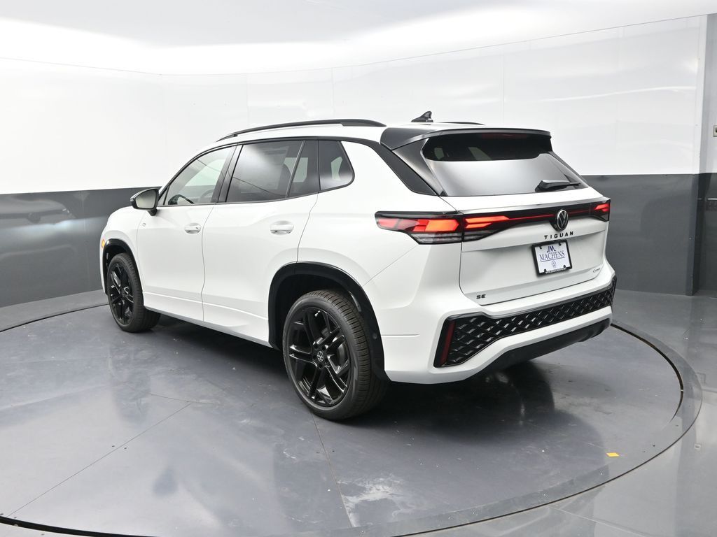 2025 Volkswagen Tiguan SE R-Line Black photo 3