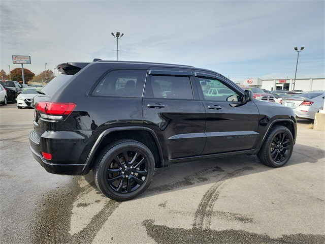 2021 Jeep Grand Cherokee Laredo X photo 2