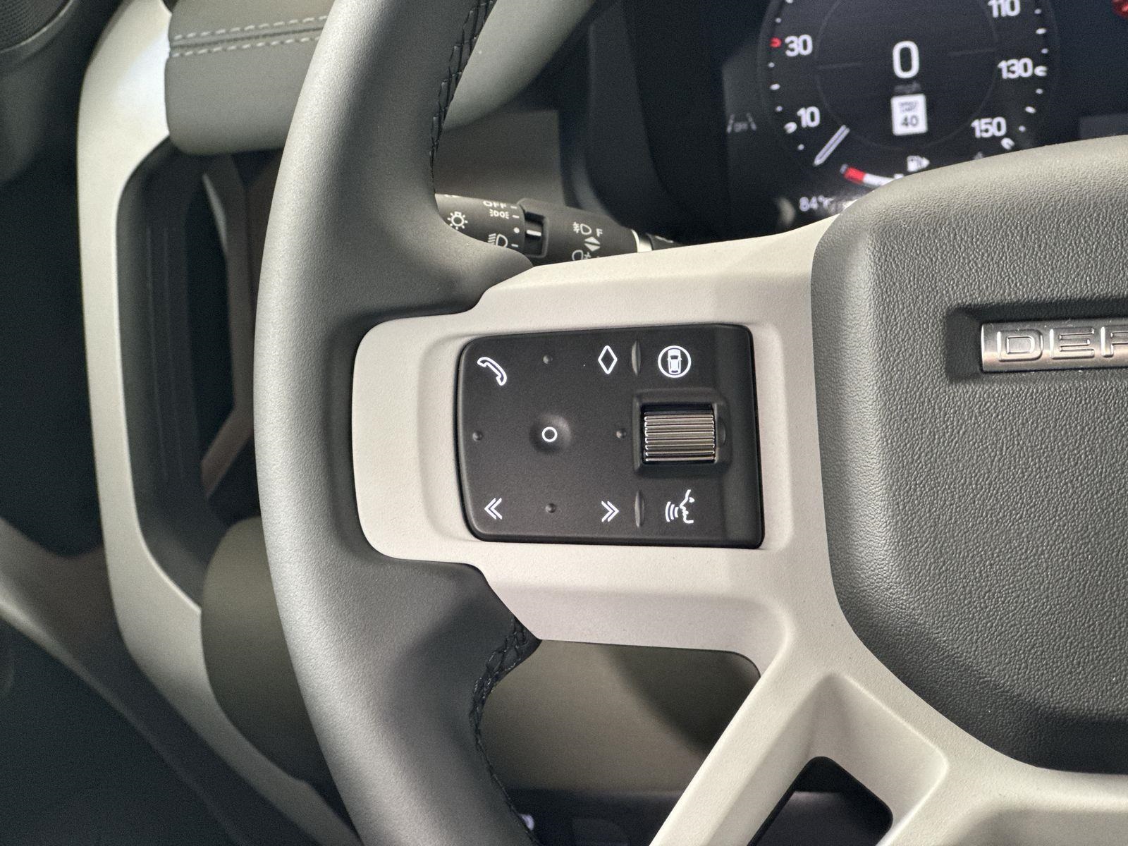 2025 Land Rover Defender 110 X-Dynamic SE photo 13
