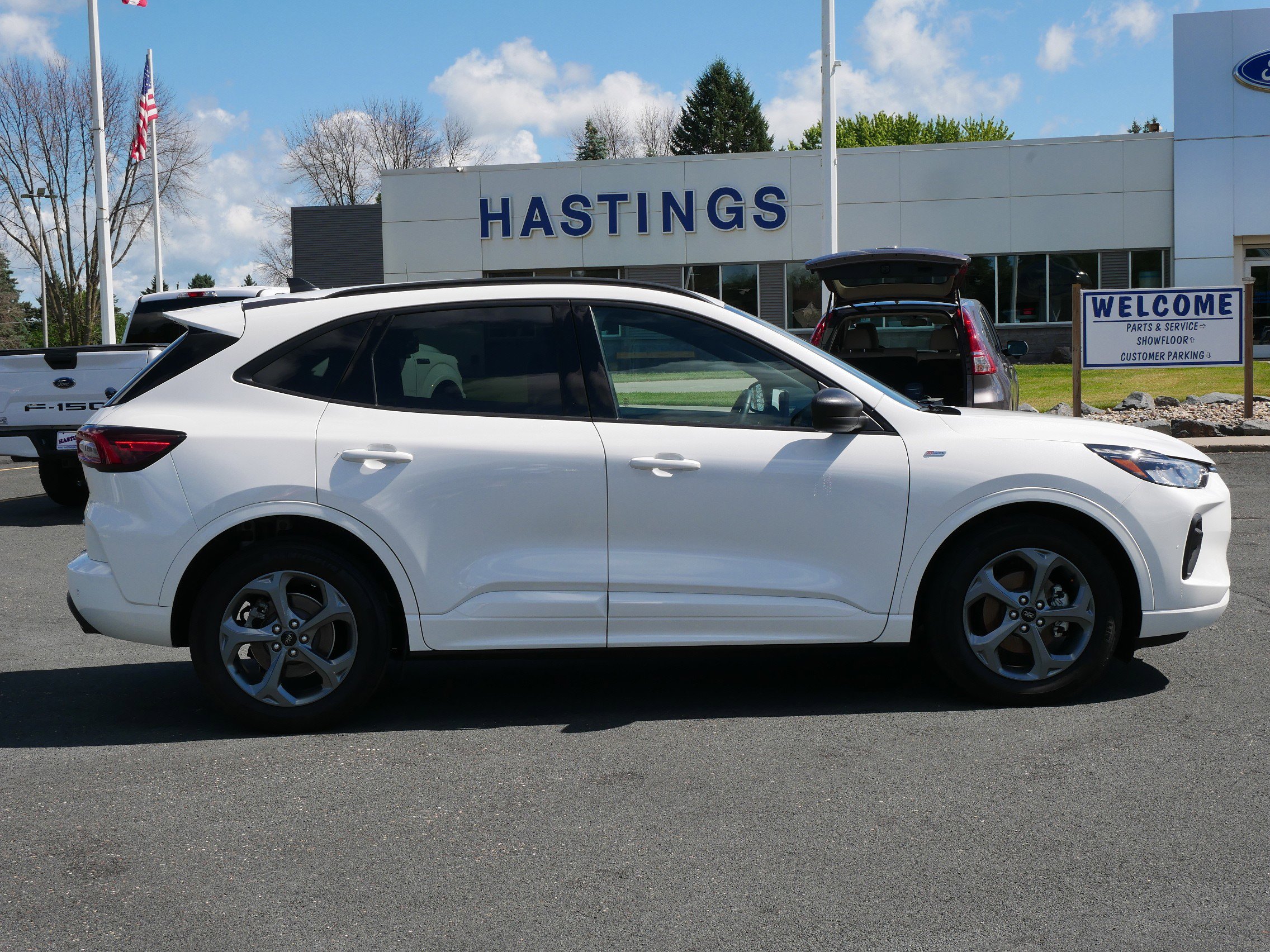 2023 Ford Escape ST-Line Hybrid photo 6