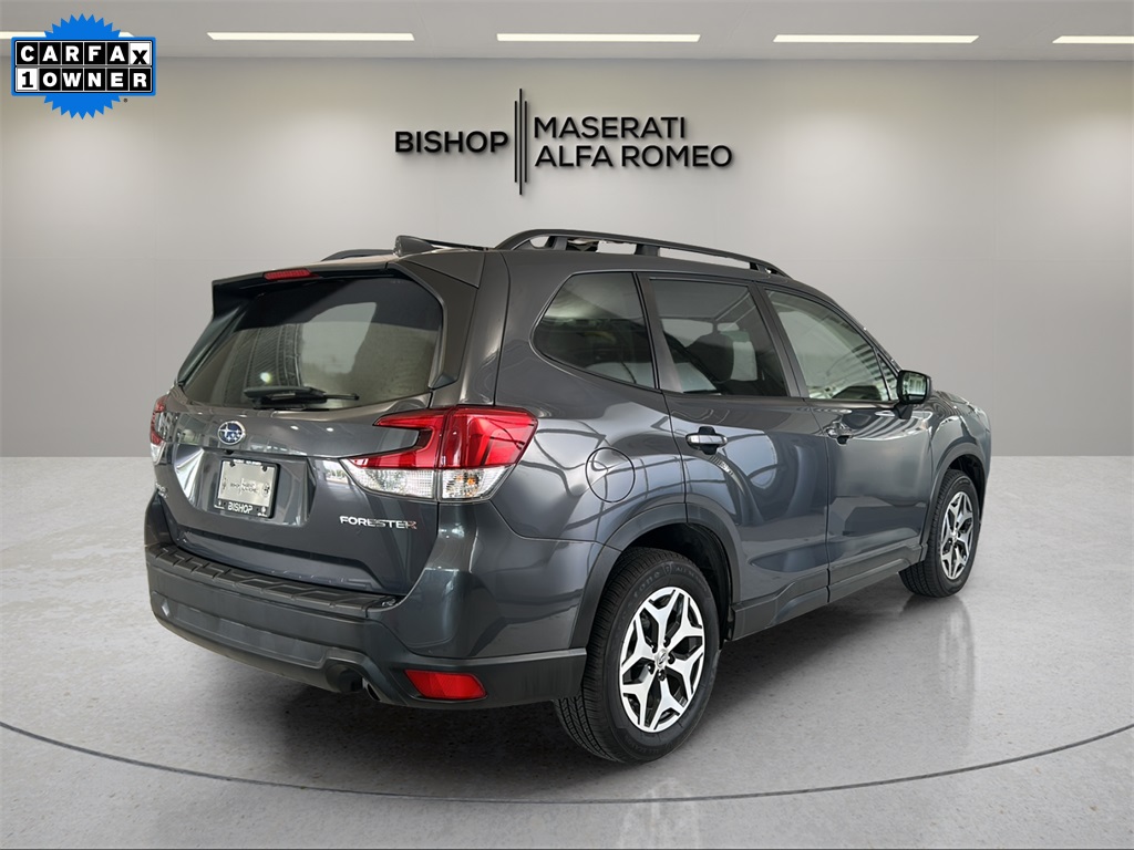 2022 Subaru Forester Premium photo 3
