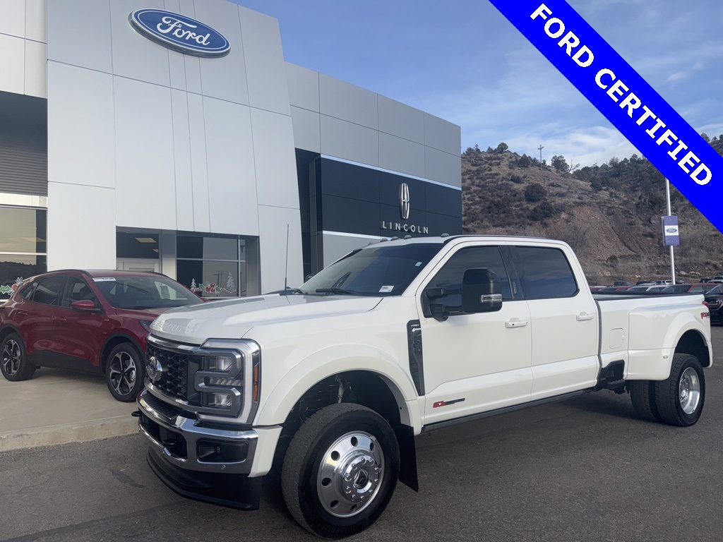 2024 Ford F-450 Super Duty Lariat's photo
