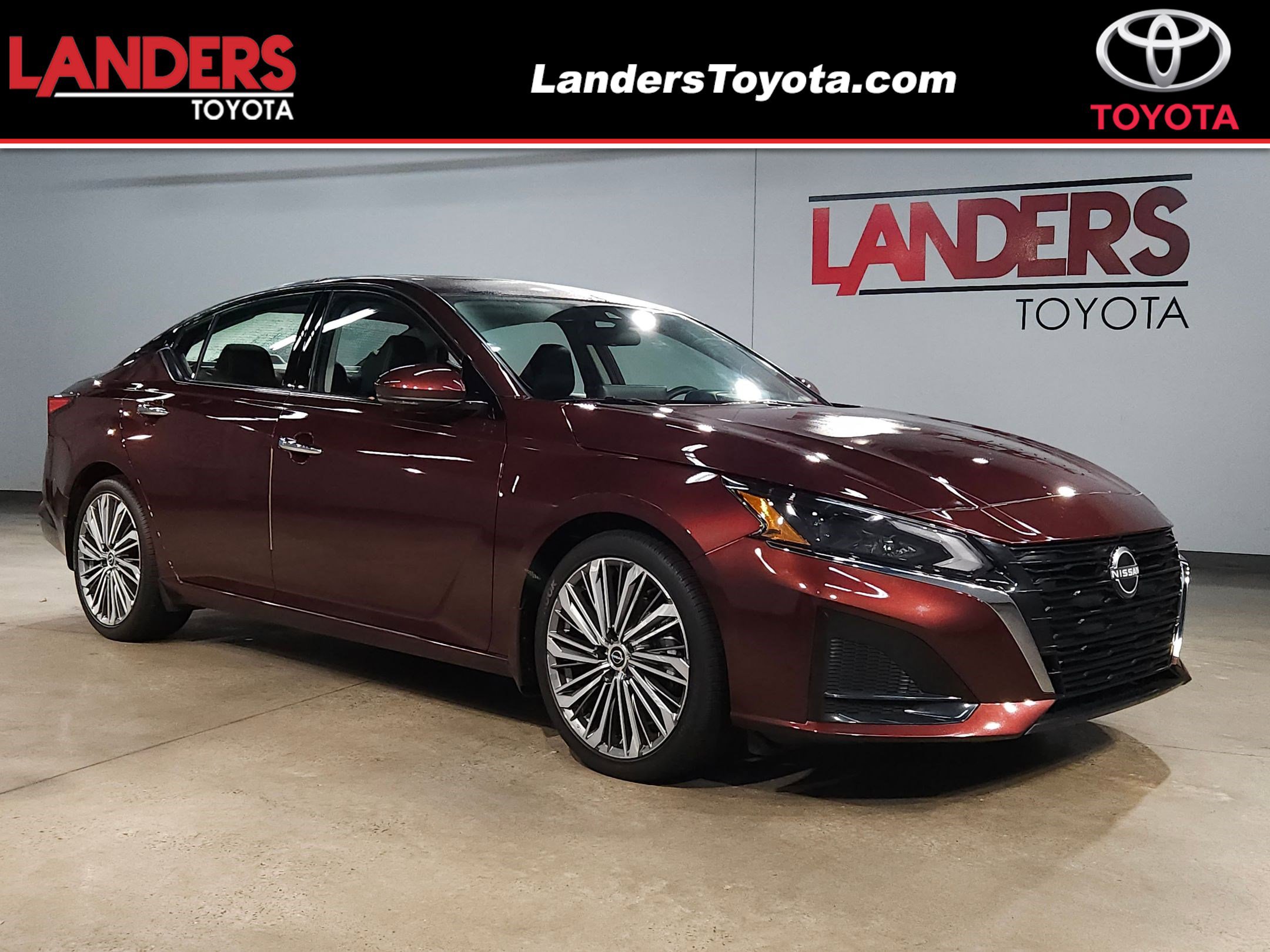 2023 Nissan Altima SL's photo