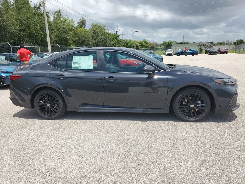 2025 Toyota Camry SE photo 4