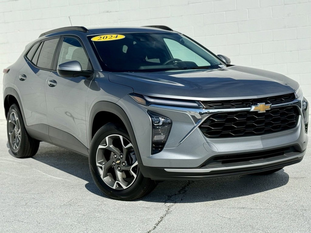 2024 Chevrolet Trax LT photo 2