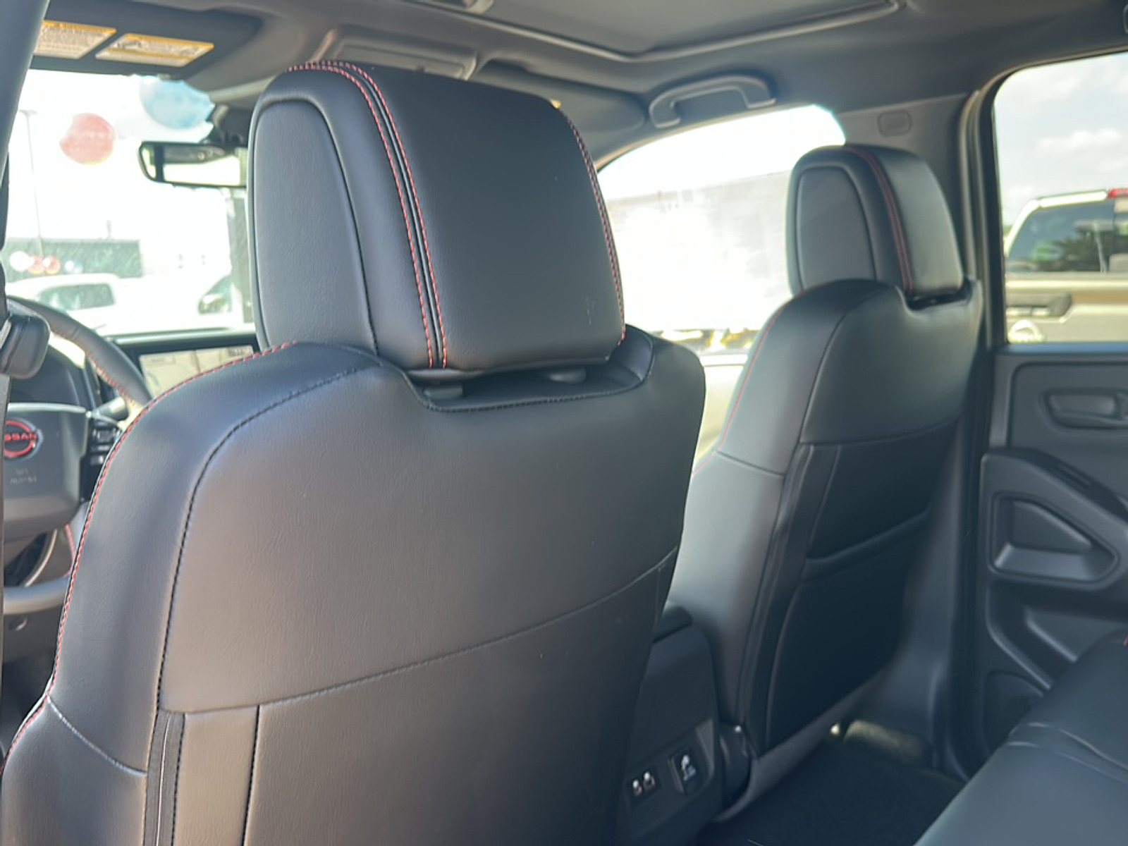 2026 Nissan Frontier Crew Cab Base photo 4