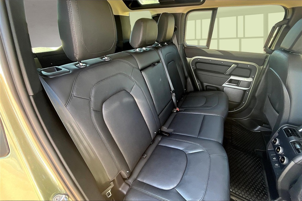2024 Land Rover Defender 110 S photo 26