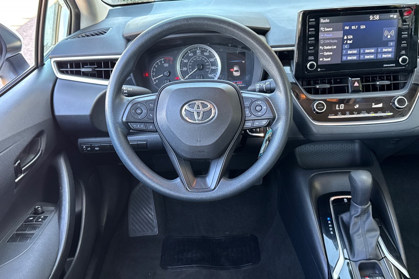 2022 Toyota Corolla LE photo 13