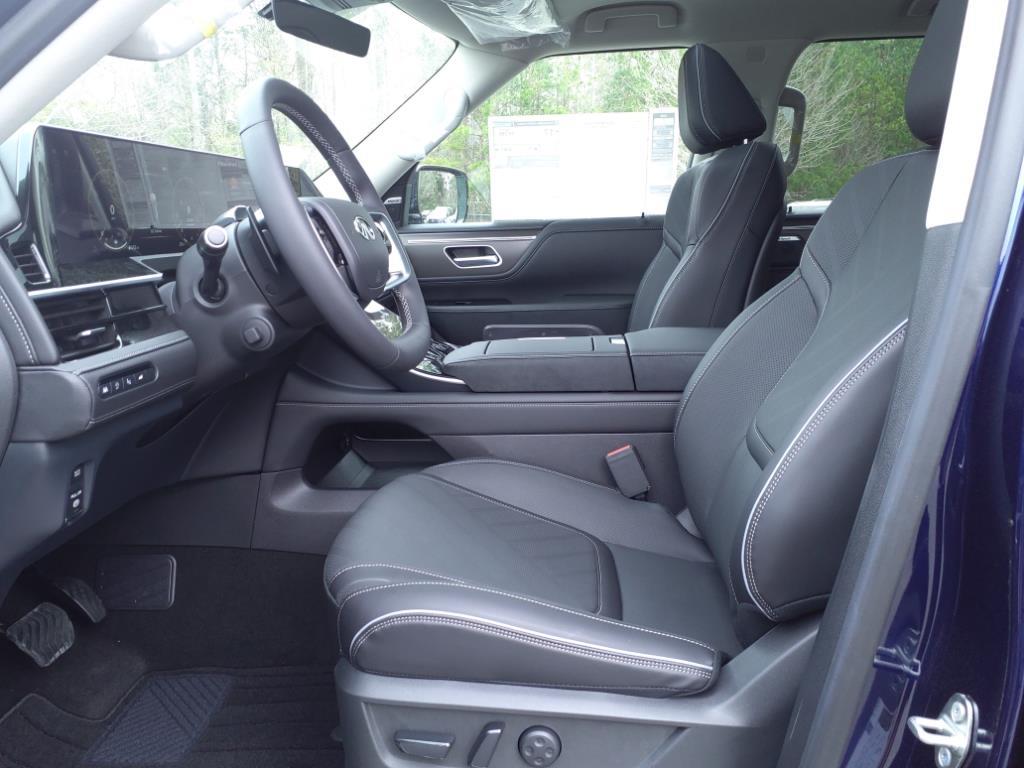 2025 Infiniti QX80 Luxe photo 3