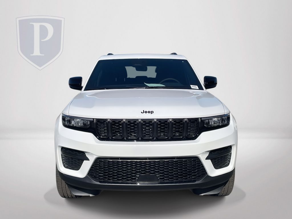 2025 Jeep Grand Cherokee Laredo Altitude photo 3