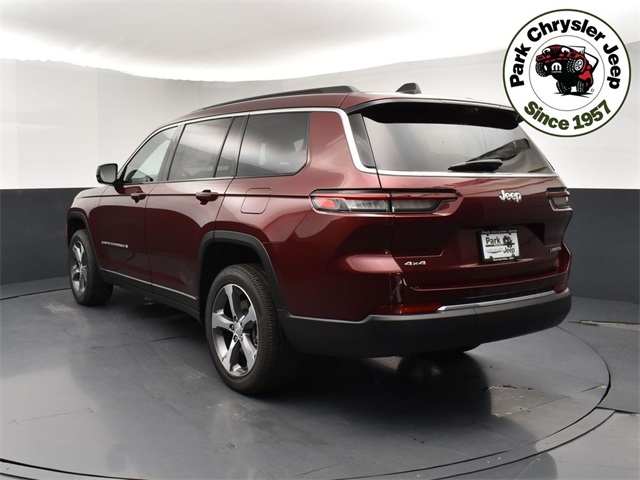 2025 Jeep Grand Cherokee Limited photo 3