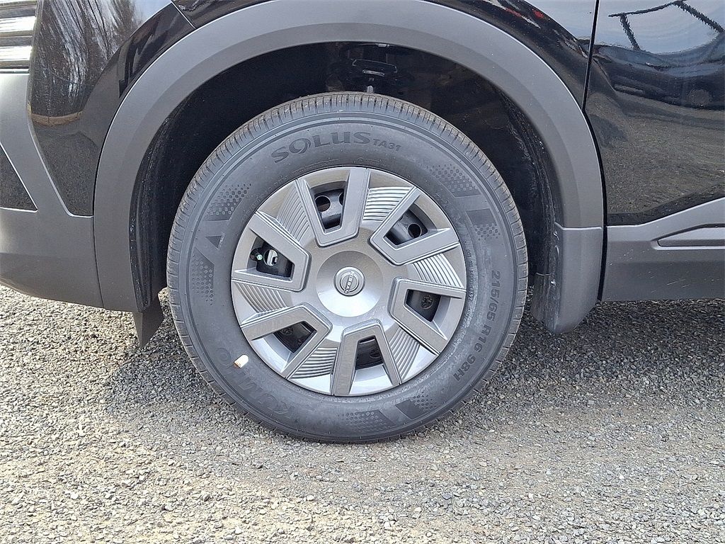 2025 Nissan Kicks S photo 4