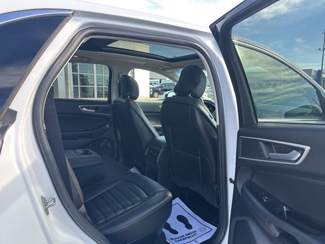 2019 Ford Edge SEL photo 10
