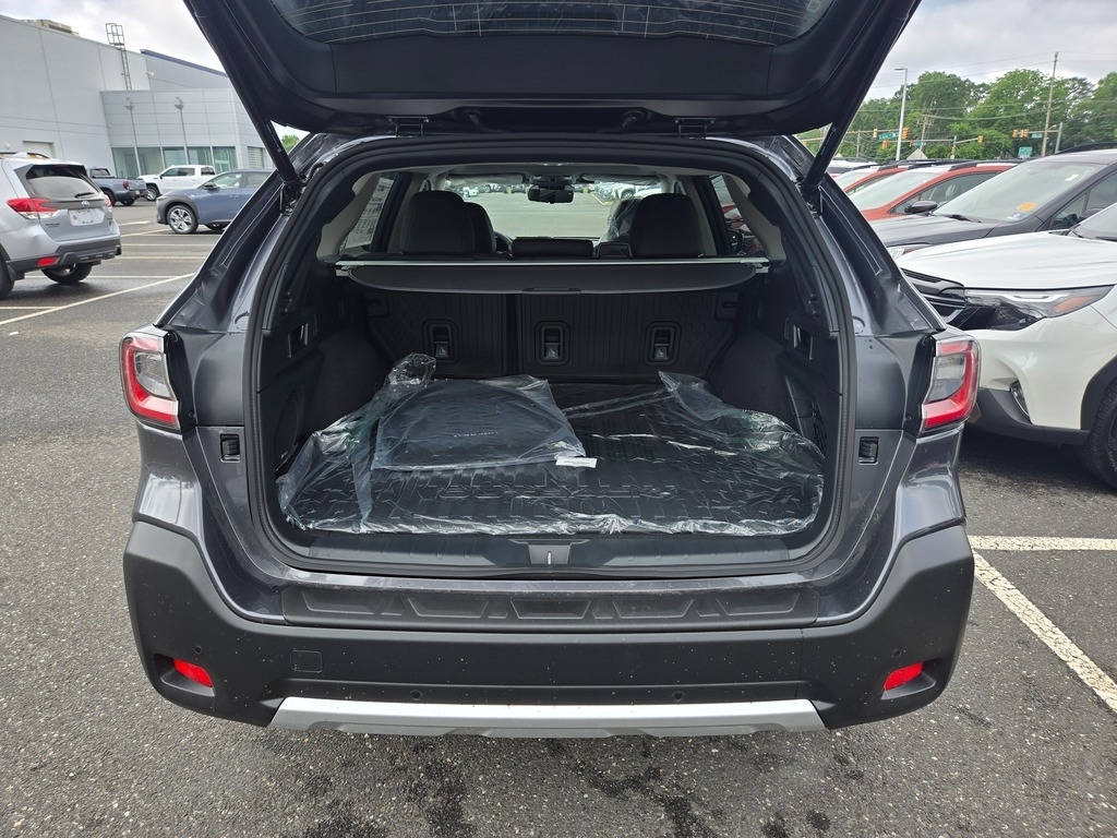2025 Subaru Outback Touring XT photo 3