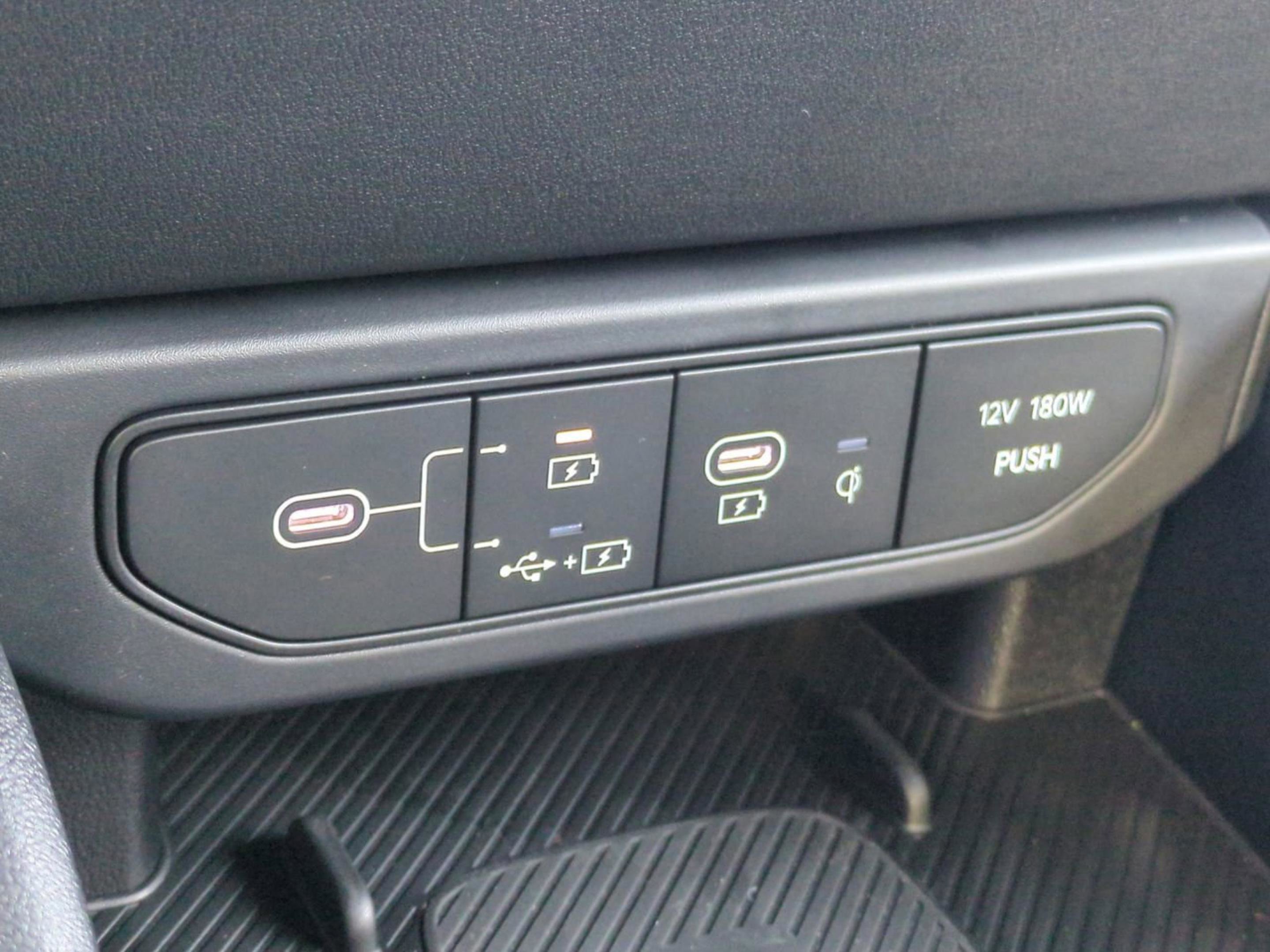 2025 Kia K4 GT-Line photo 15