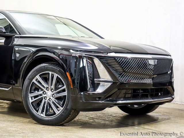 2025 Cadillac Lyriq Luxury photo 2