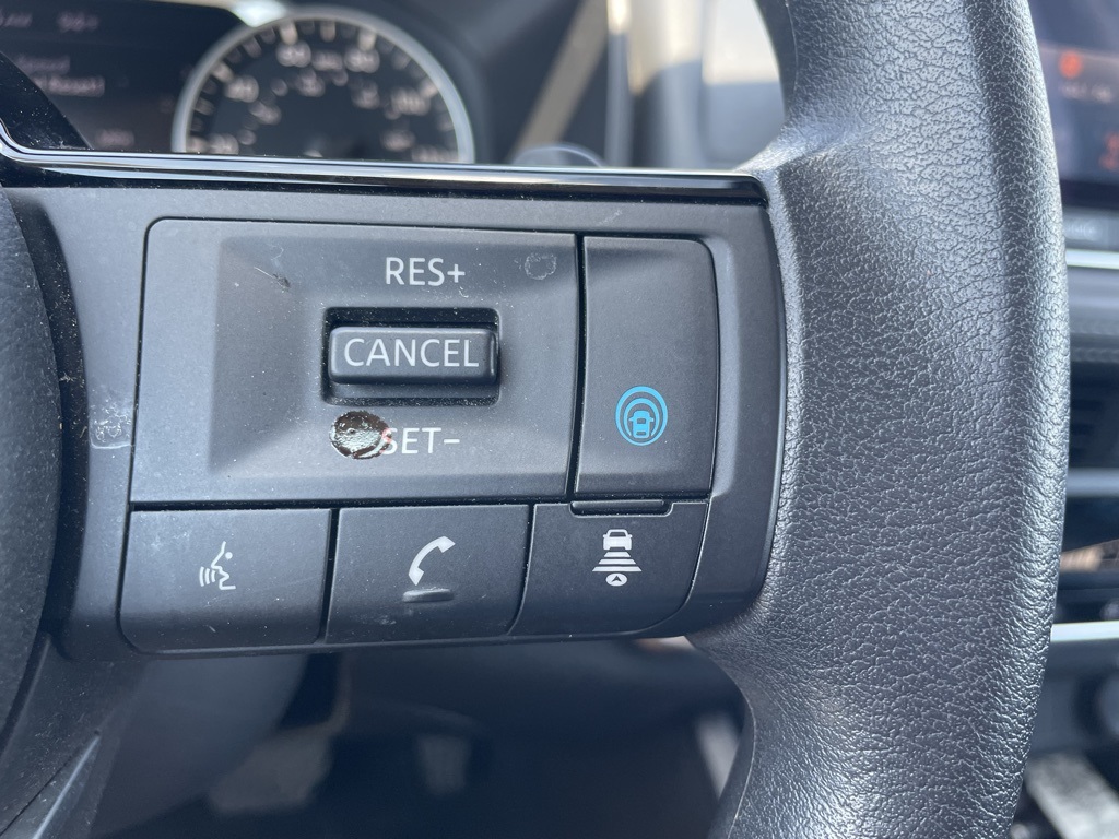 2023 Nissan Rogue SV photo 5