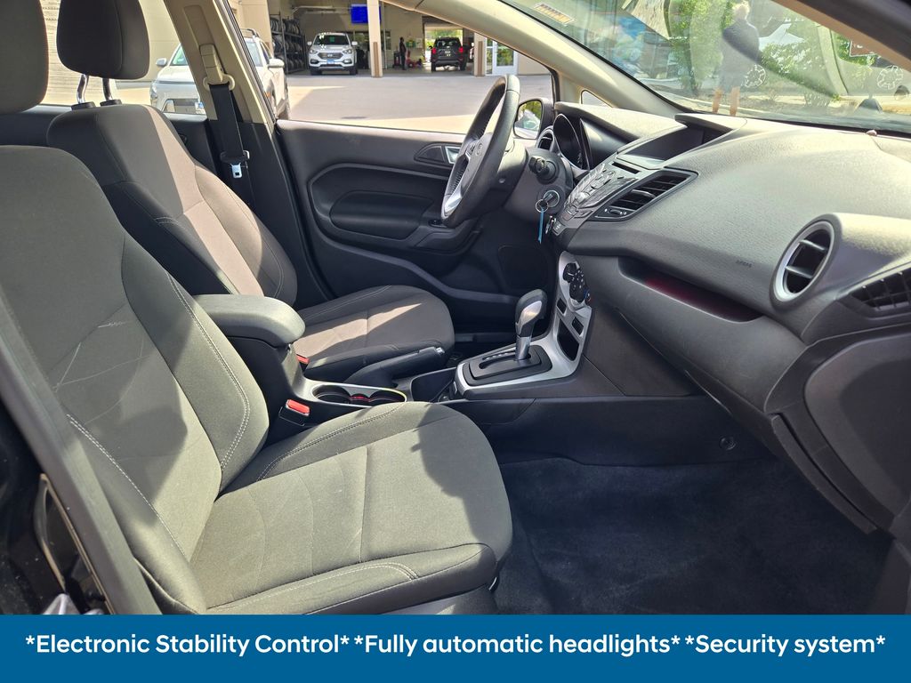 2016 Ford Fiesta SE photo 4