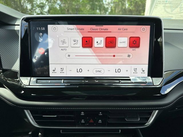 2025 Volkswagen Atlas Cross Sport SEL R-Line photo 9