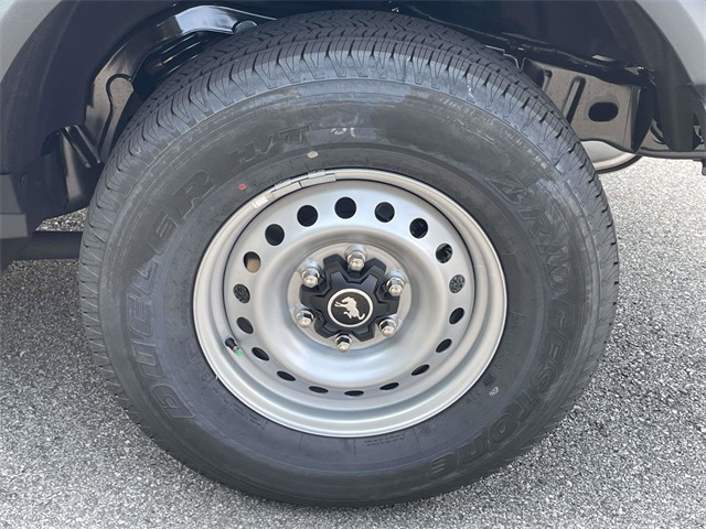 2025 Ford Bronco Base photo 3