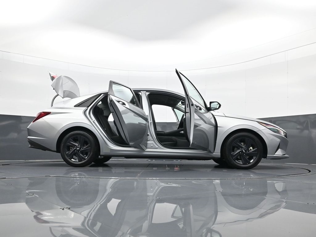 2023 Hyundai Elantra SEL photo 33