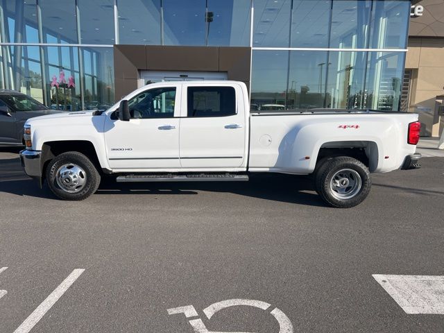 2015 Chevrolet Silverado 3500HD LTZ photo 3