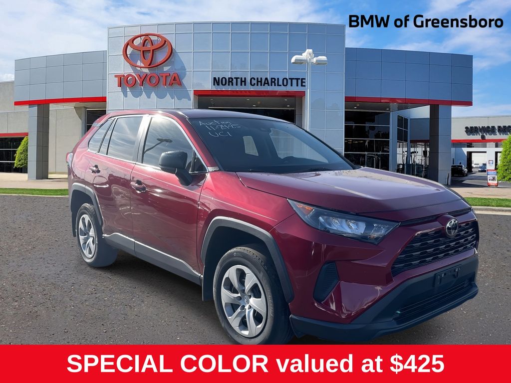 2022 Toyota RAV4 LE's photo