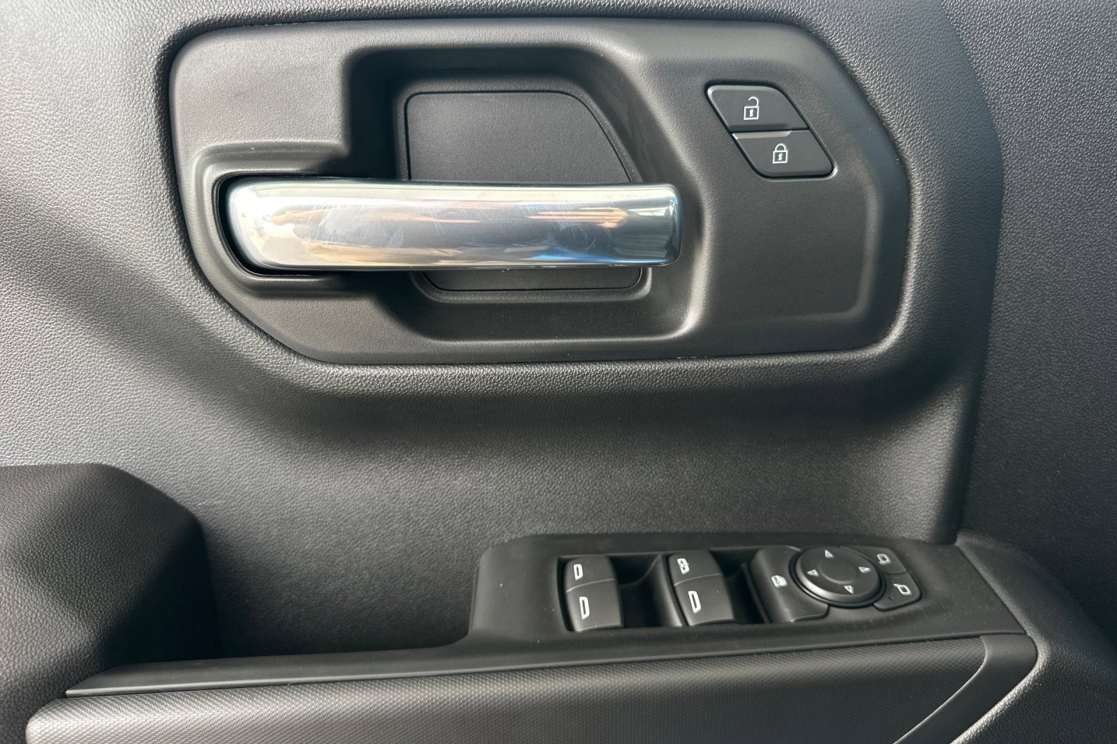 2025 Chevrolet Silverado 1500 Custom photo 11