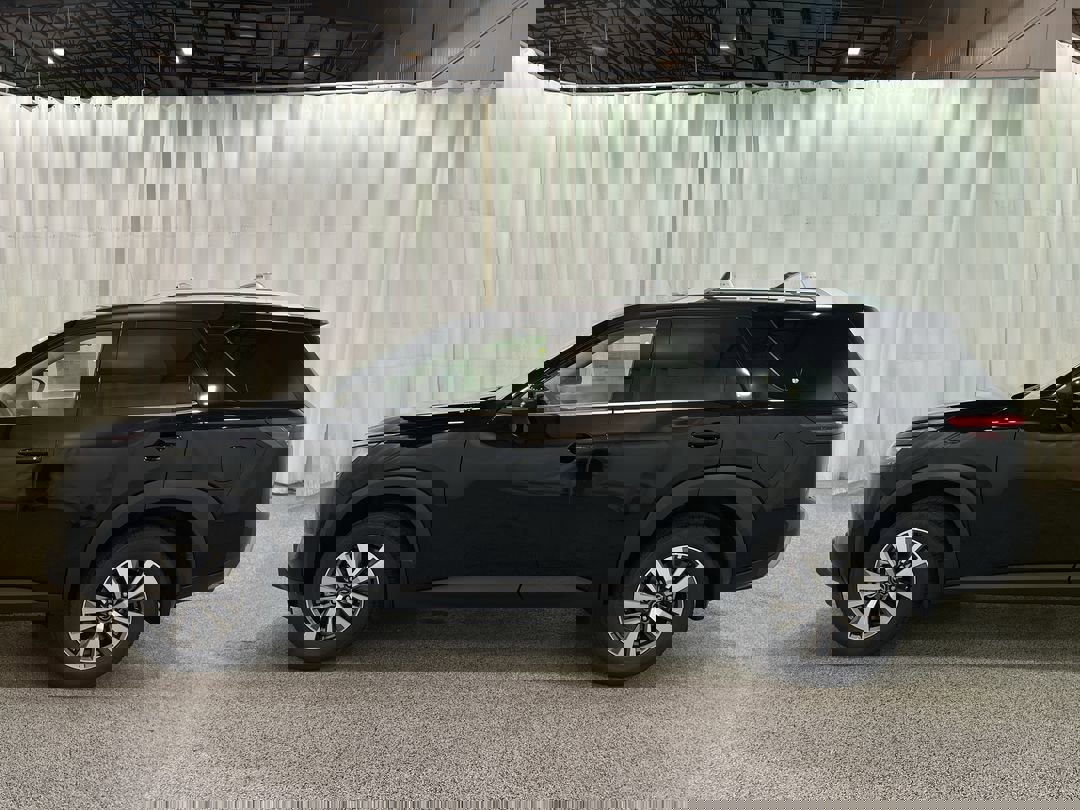 2025 Nissan Pathfinder SL photo 3