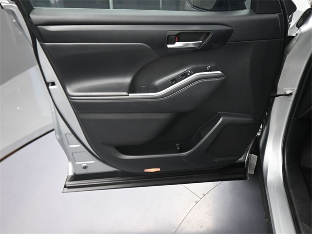 2022 Toyota Highlander XLE photo 16