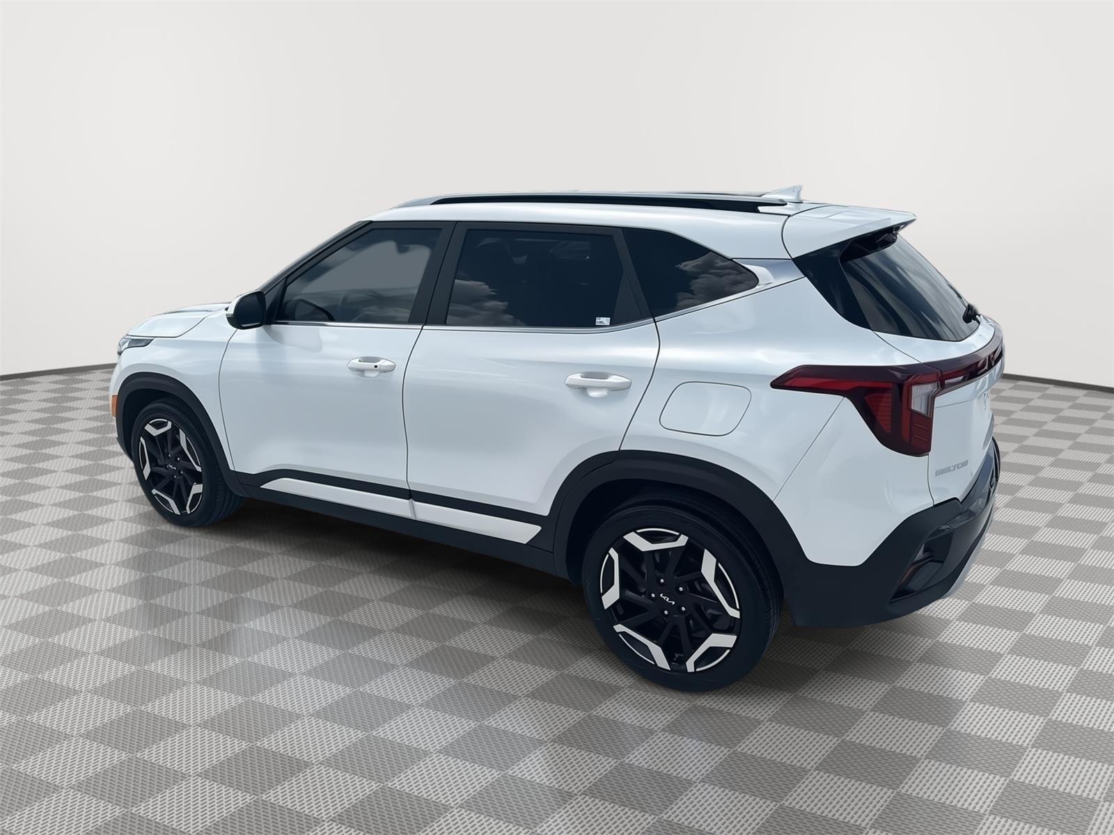 2024 Kia Seltos SX photo 3